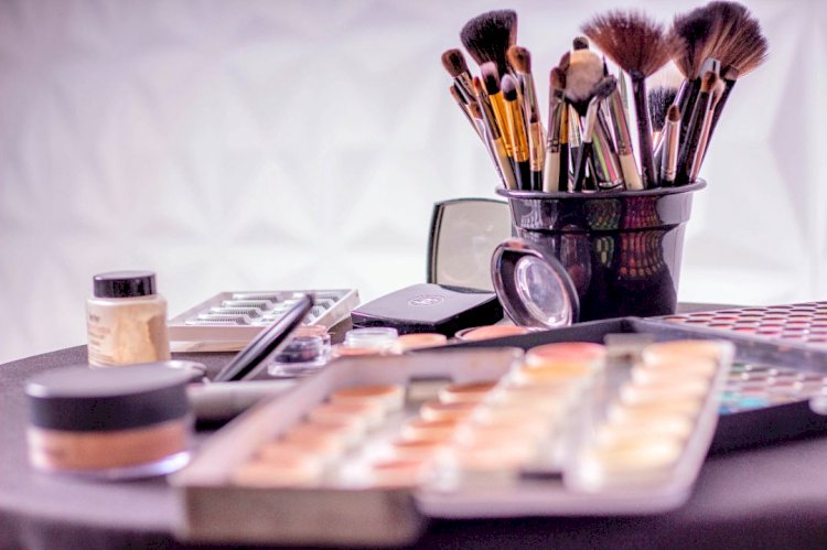 Make-up essentials for everyone 